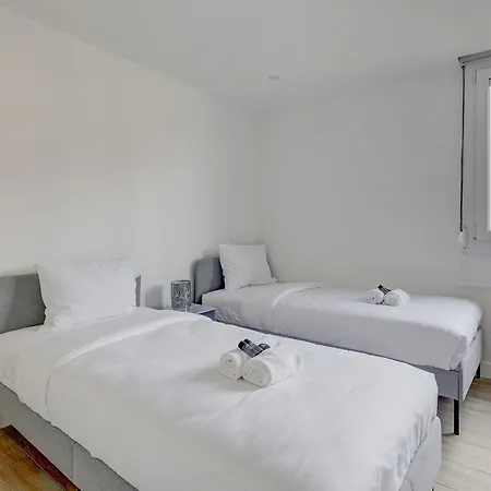 Apartment Sublim And New In Buttes-chaumont Paris